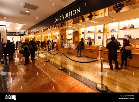 louis vuitton paris galeries lafayette foto|louis vuitton paris stores.